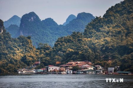 vna_potal_hoa_binh_ve_dep_thanh_binh_o_xom_du_lich_cong_dong_da_bia_6407276
